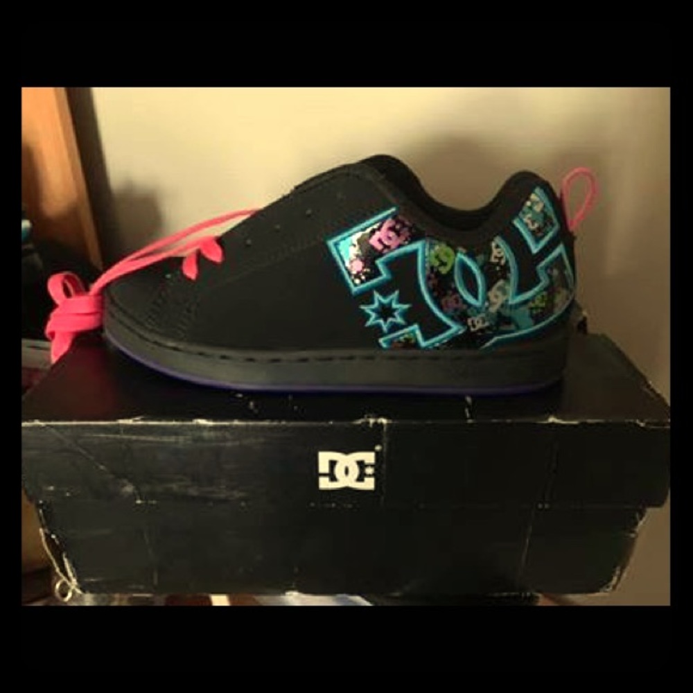 Size 5 brand new dc shoes